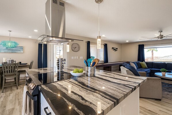 Interior - Spacious 4BR Oasis / Game Room, Boat Parking + Lake Views (Lake Havasu City)