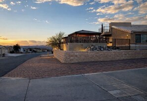 Miscellaneous - Spacious 4BR Oasis / Game Room, Boat Parking + Lake Views (Lake Havasu City)