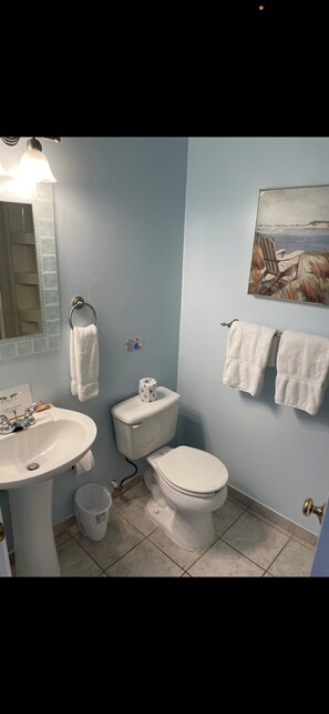 Combined shower/bathtub