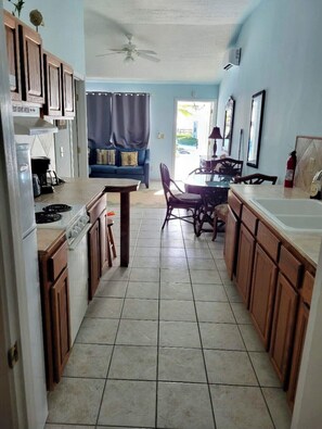 Private kitchen - This is a great vacation home with oceans views  (George Town)