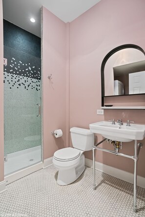 Handtücher, Seife, Shampoo, Toilettenpapier