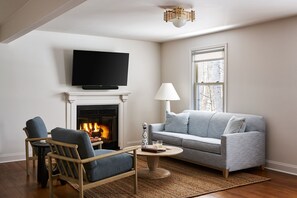 Smart TV - The Neighborhood Hotel Grand Beach Suite 12 - Three Bedroom (Grand Beach)