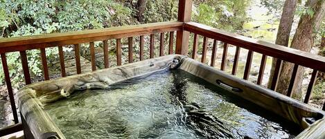 Tina de hidromasaje al aire libre