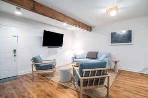 智能电视、壁炉、乒乓球、书