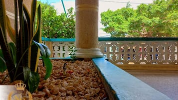 Mặt tiền nơi lưu trú