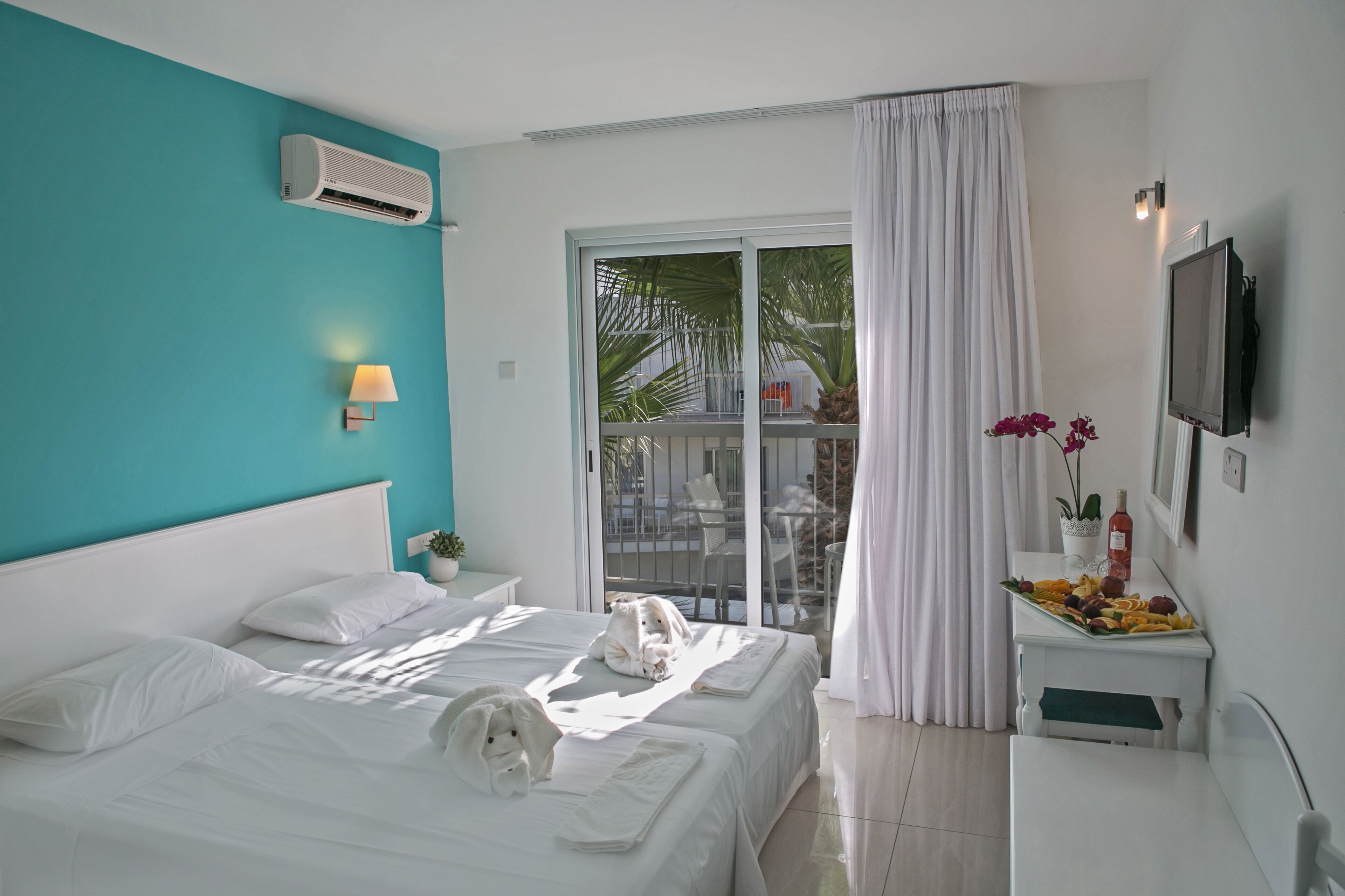 Desk, free WiFi, bed sheets