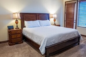 3 bedrooms, desk, iron/ironing board, travel crib - Pebble Cove - Pool, Spa, & Near Zion (Washington)