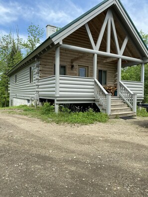Exterior - Log cabin~hiking, hunting, skiing, with direct snowmobile trail access. (Upton)