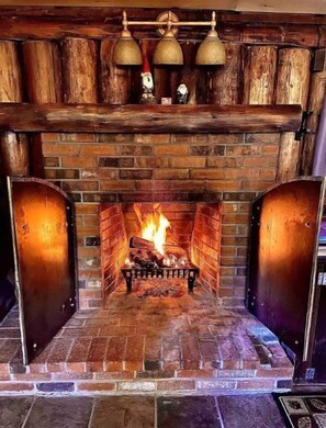 Interior - Rustic Log Cabin #2 - "Peaceful Oasis" (Lisbon)