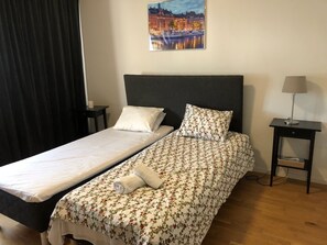 Casa, 2 camas individuales | 1 habitación, wifi gratis y ropa de cama 