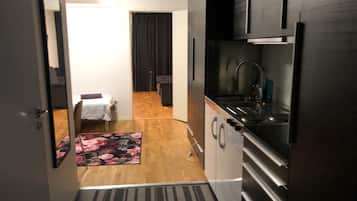 House, 2 Twin Beds | Private kitchen | Fridge, microwave, stovetop, electric kettle