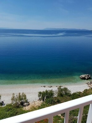 On the beach - Apartments Jereb - One Bedroom Apartment with Balcony and Sea View (Stela) (Podgora)