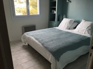 4 camere, una scrivania, ferro/asse da stiro, Wi-Fi gratuito