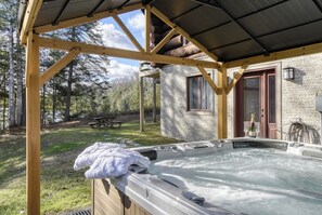 Terrace/patio - Chalet en Bois Rond Avec Spa, Sauna et Hammam (Labelle)