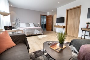 Premium bedding, blackout drapes, free WiFi, bed sheets - Océane Guest House - Adults ONLY (Nazaré)
