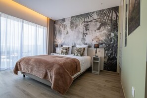Premium bedding, blackout drapes, free WiFi, bed sheets - Océane Guest House - Adults ONLY (Nazaré)