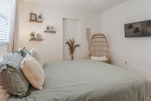 3 bedrooms, iron/ironing board, travel crib, WiFi