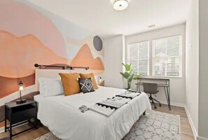 3 bedrooms, desk, iron/ironing board, free WiFi - Nash Country Cowboy | Only 1.4mi to Broadway & DT (Nashville)