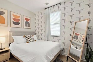 3 habitaciones, escritorio, tabla de planchar con plancha y wifi gratis 