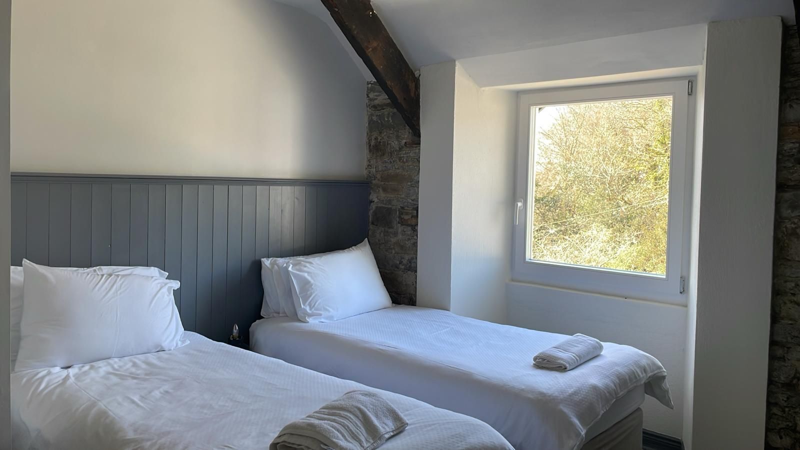 2 bedrooms, WiFi (free), bed sheets