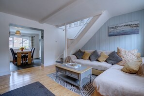 Smart TV, fireplace, offices - Ruby Gem by East Ruston Cottages, Winterton (Winterton On Sea)