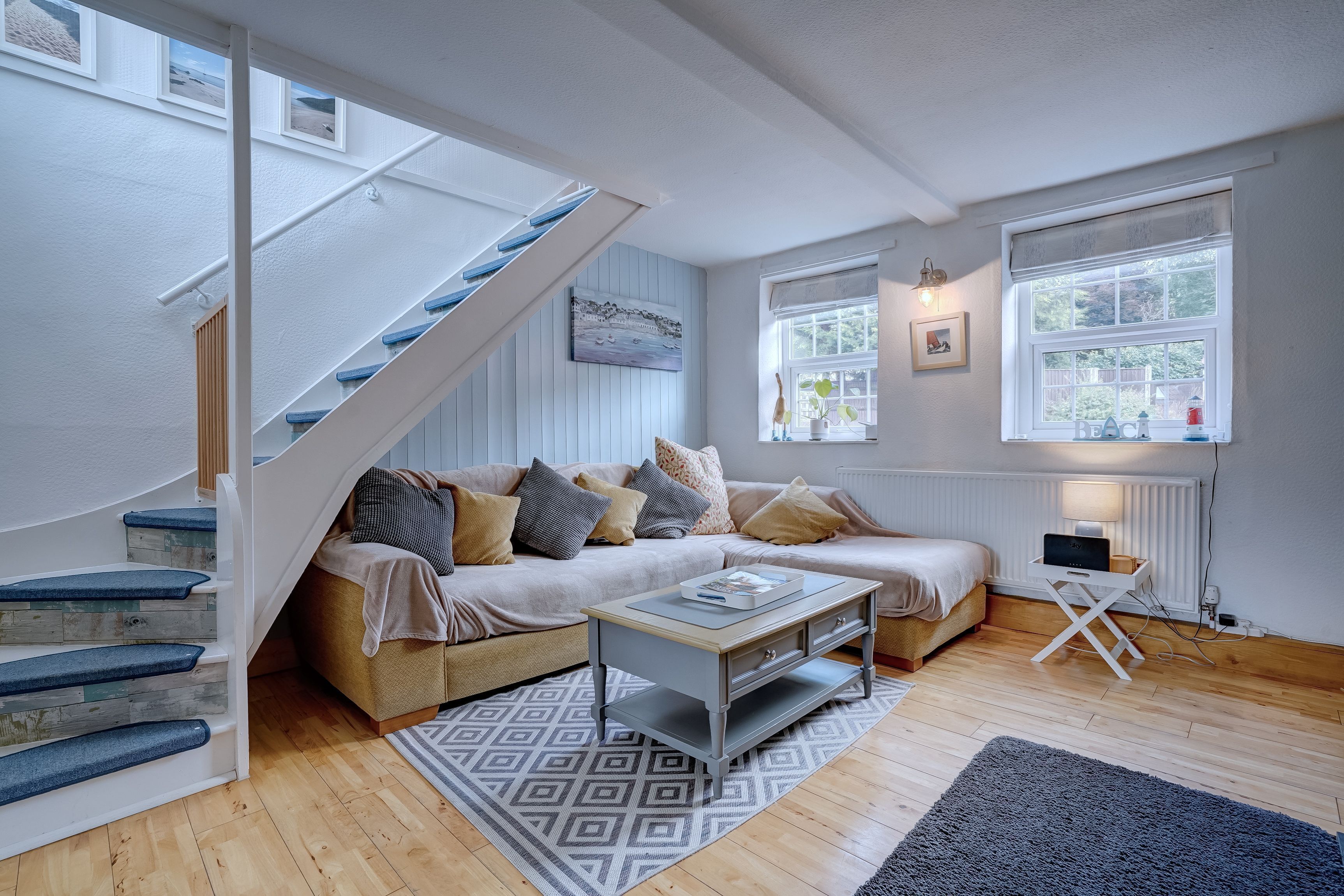 Smart-TV, Kamin, Arbeitsbereiche