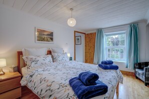 2 bedrooms, iron/ironing board, WiFi, bed sheets - Ruby Gem by East Ruston Cottages, Winterton (Winterton On Sea)