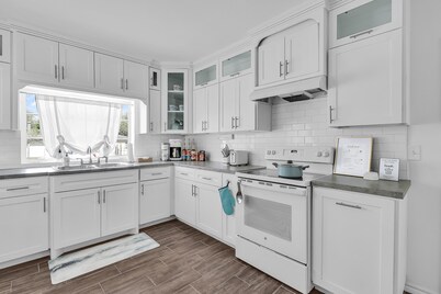 Comfy beds, Game Room, & Clean - Worth it!