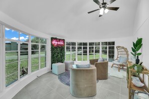 Interior - Comfy beds, Game Room, & Clean - Worth it! (Weslaco)