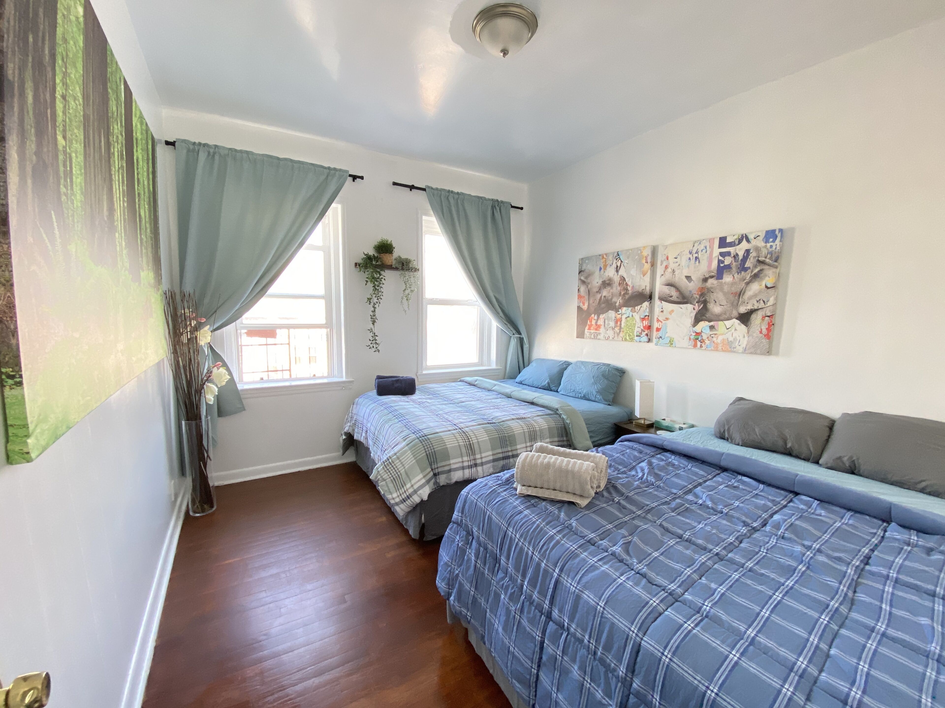 3 bedrooms, desk, iron/ironing board, free WiFi