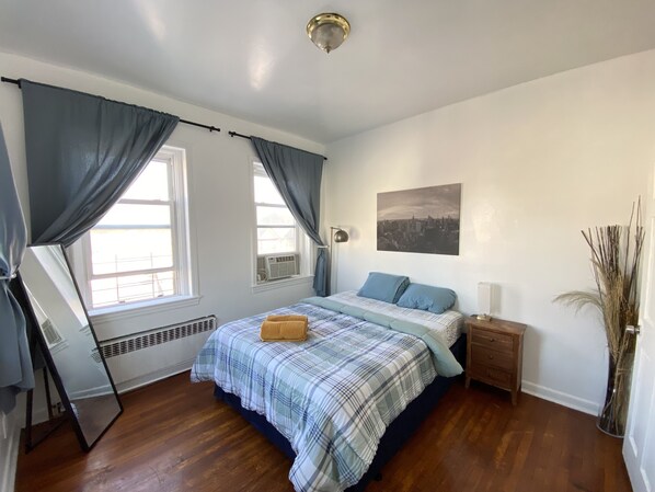 3 bedrooms, desk, iron/ironing board, free WiFi