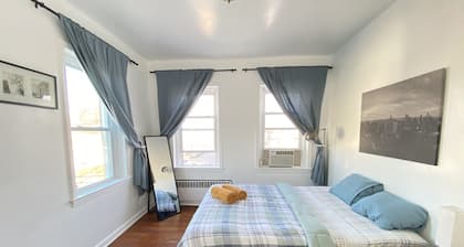 3 Bedroom: Lovely Apt - 12 minutes to Times Square