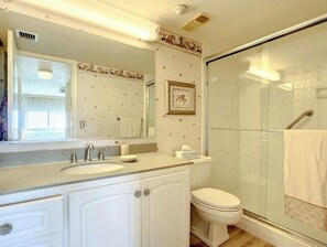 Combined shower/tub