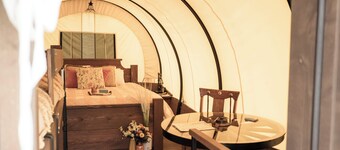 Pioneer's Dream~1883 Inspired~Covered Wagon~Bison~Private Bathroom~Heat and A/C