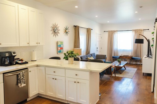 Dodger Stadium / Chinatown / Echo Park Newly updated House!