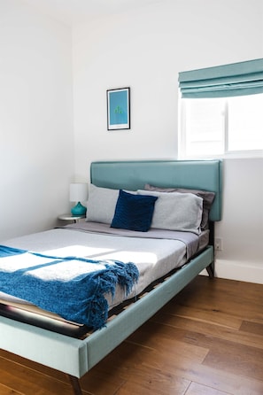 3 bedrooms, desk, iron/ironing board, travel cot