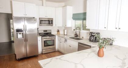 Dodger Stadium / Chinatown / Echo Park Newly updated House!