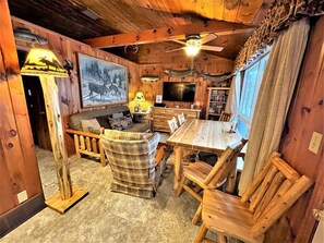 Een televisie en een dvd-speler