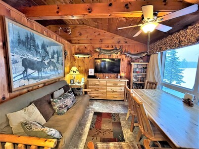 Belland`s Little Acres | Private Lake | 2 Bed, 1 Bath