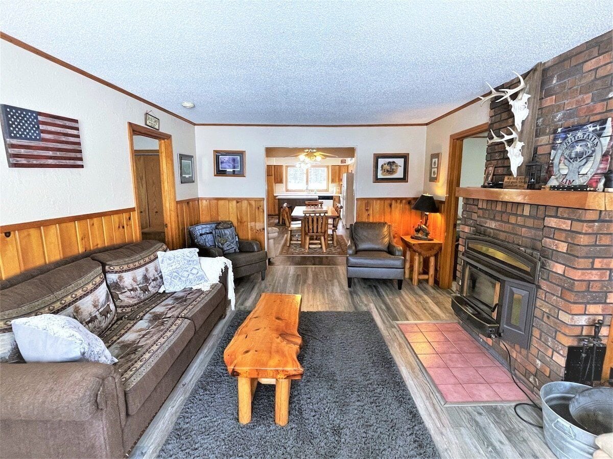 Fernseher, Kamin, DVD-Player