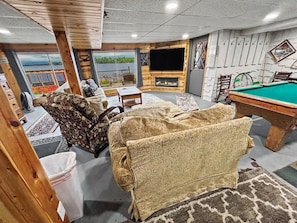 TV, fireplace - Lakeview Retreat, Lakeside on the Flowage (Butternut)