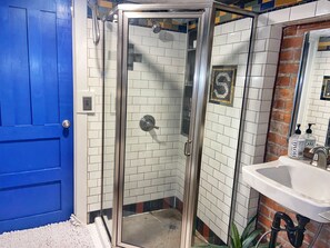 Shower, towels, toilet paper - Funky Brick Bungalow in Sugarhouse, SLC. (Salt Lake City)