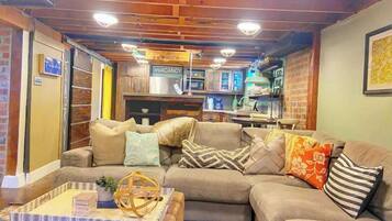 Smart TV, fireplace, table tennis