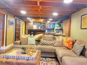 Smart TV, fireplace, ping pong