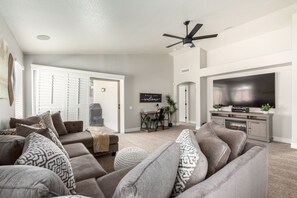 Älytelevisio, takka, videopelejä, Netflix