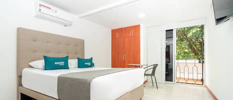 Double Room | Hypo-allergenic bedding, desk, free WiFi, bed sheets