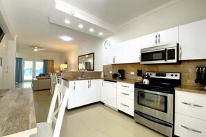 Microwave, dishwasher, dining tables - Aruba Breeze Condo A5 (J.E. Irausquin Boulevard)