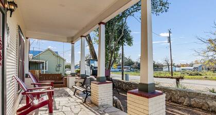 Carriage Inn - Medina Suite 1