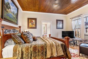 2 bedrooms, iron/ironing board, WiFi, bed sheets - Carriage Inn - Bandera Suite 2 (Bandera)