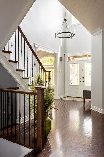 MODERN & QUIET 4-BEDROOM HOME WITH A PATIO/WALKOUT-5min drive to Masonville Mall